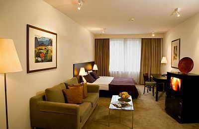 Люкс-отель Hotell Adina Budapest в центре города - уютный двухместный номер отеля