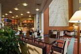 Hotel Danubius Health Spa Resort Helia – Budapest - cafetería elegante del hotel de 4 estrellas
