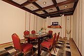 Sala de conferencias y reunión en el Hotel Flora en Eger