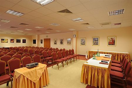 Hunguest Hotel Flora in Eger - airconditioned conferentiezaal