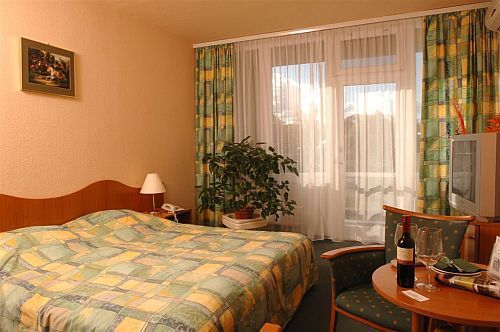 Hunguest Hotel Flora Eger 3* Forfaits demi-pension à Eger