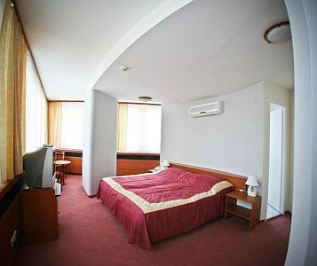 Hotel Nagyerdő Debrecen - デブレツェンにあるハンゲスト　ホテル　ナジエルドゥ－では、ハ-フボ-ド付のお得なご宿泊パックをご用意しております