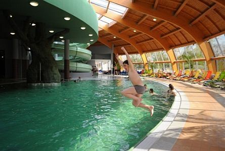 Aqua Sol Hotel Hajduszoboszlo at discount prices with half board, connecting to the Aqua Palace