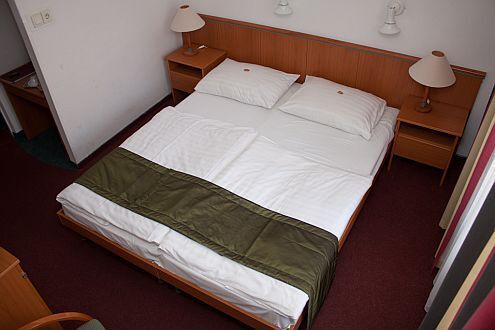 Hotel Griff in Budapest - französisches Bett - romantischer Urlaub am Gellertberg