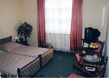 Hotel Pension Gold Zuglo - ZIMMER - FORMEL 1 HUNGARORING - Billige Pension In Budapest