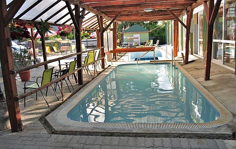 Hotel Hajnal Mezőkövesd - hotelets bassäg med termalbad