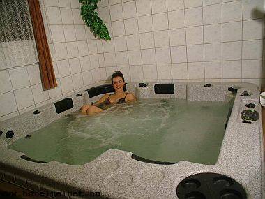 Hôtel Hajnal - Mezokovesd, Hongrie - jacuzzi á l'hôtel Hajnal en Hongrie