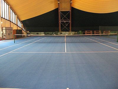 Indoor tennis court in Hotel Helikon in Keszthely