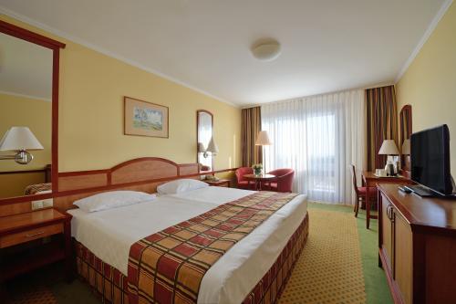 La chambre double á L'hôtel thermal Buk á 4 étoiles - Danubius Health Spa Resort á Bukfurdo en Hongrie