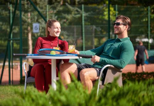 Tennis á L'hôtel Danubius Health Spa Resort Buk á 4 étoiles - Wellness et thermal en Hongrie
