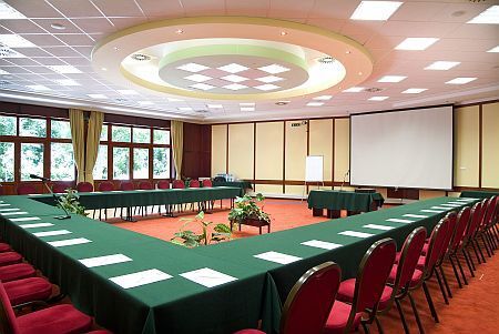 La salle d'affaire de l'hôtel Löver á Sopron - hôtels 4 étoiles en Hongrie